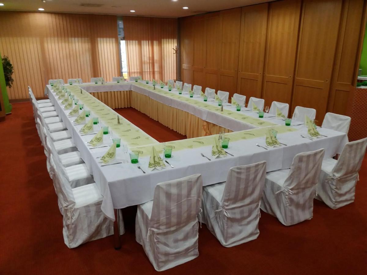 Hotel Tennis Club Prostejov Luaran gambar