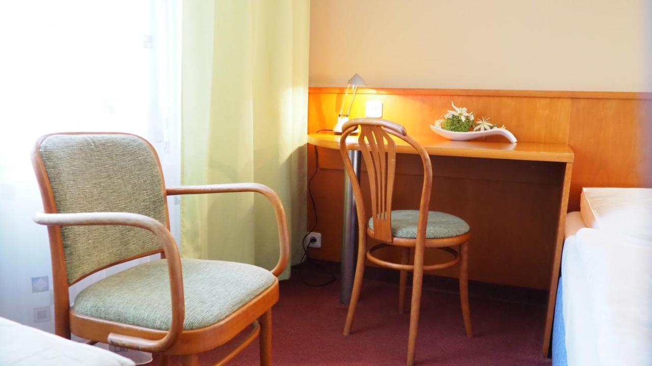 Hotel Tennis Club Prostejov Luaran gambar
