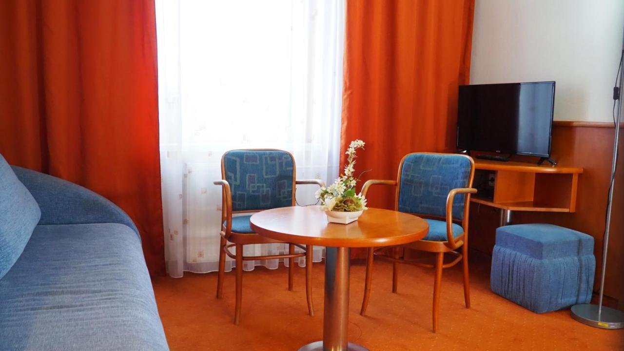 Hotel Tennis Club Prostejov Luaran gambar