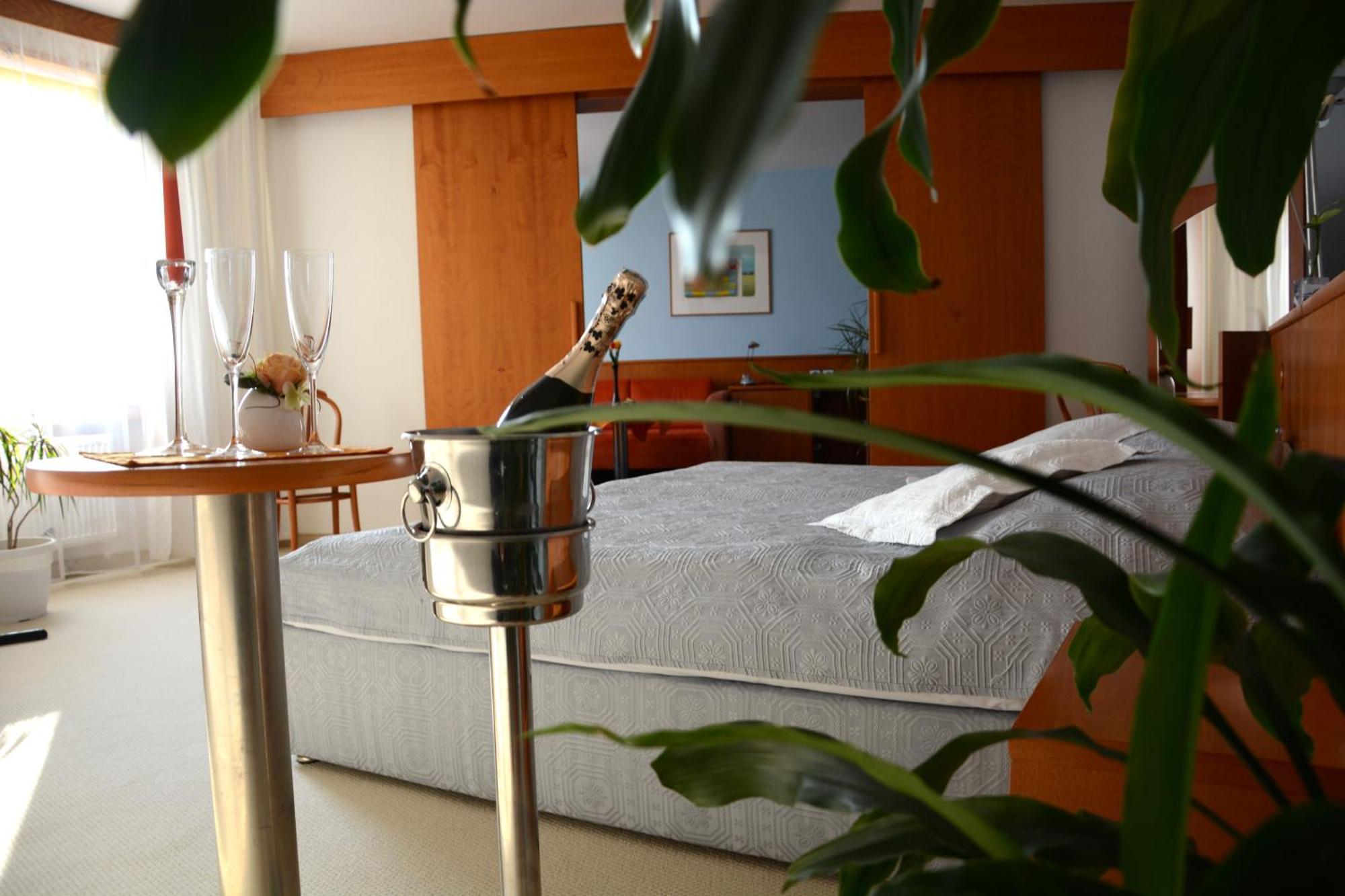 Hotel Tennis Club Prostejov Luaran gambar